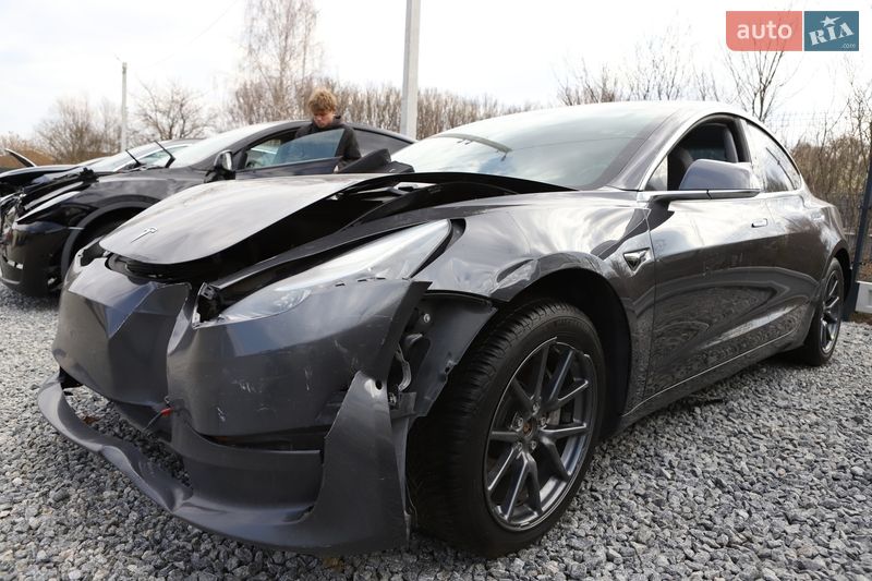 Седан Tesla Model 3 2019 в Дрогобыче
