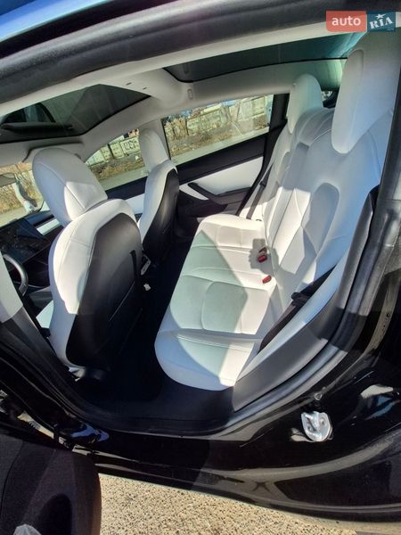 Седан Tesla Model 3 2018 в Луцке