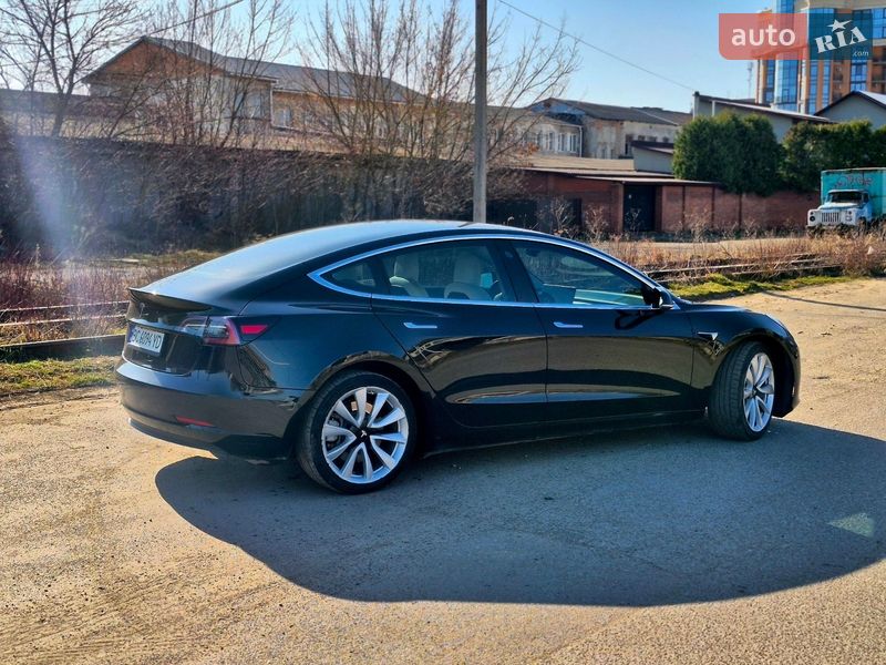 Седан Tesla Model 3 2018 в Луцке