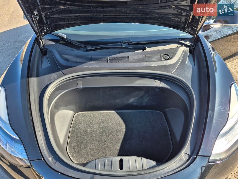 Седан Tesla Model 3 2018 в Луцке