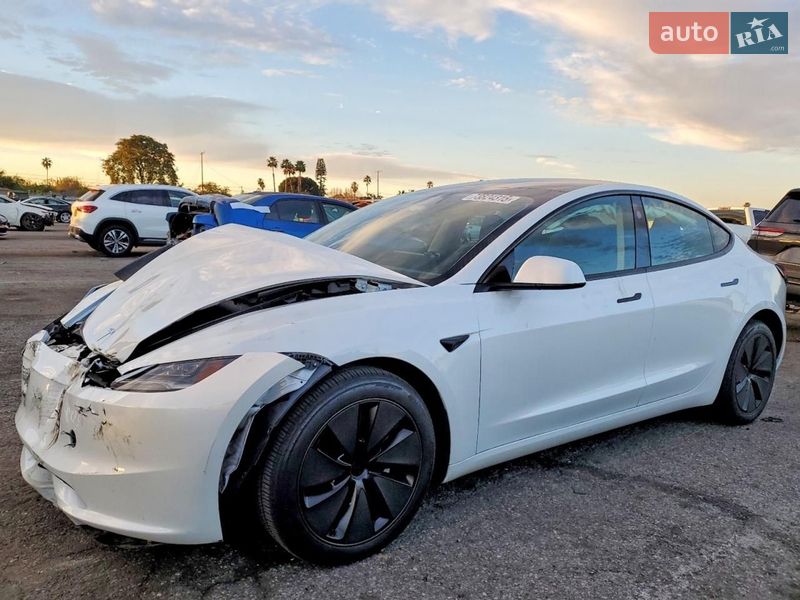 Седан Tesla Model 3 2024 в Калиновке