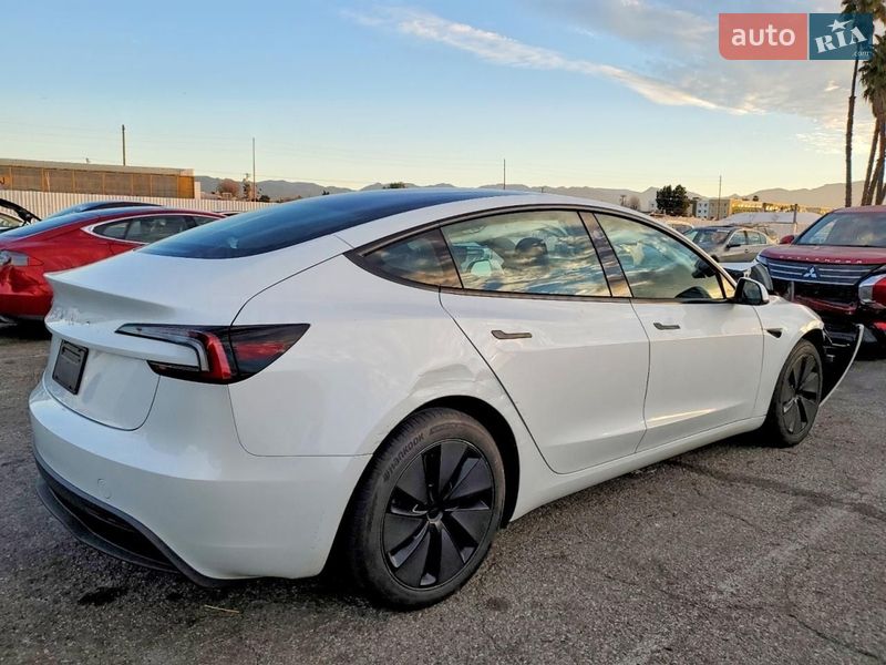 Седан Tesla Model 3 2024 в Калиновке