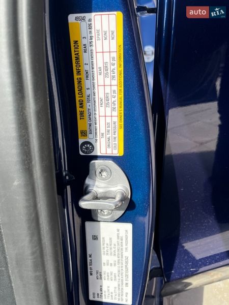 Седан Tesla Model 3 2023 в Тернополе