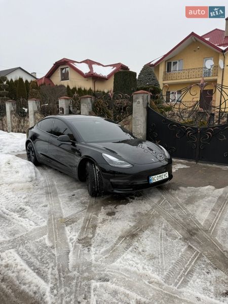Седан Tesla Model 3 2023 в Львове