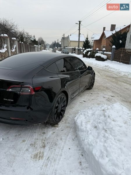 Седан Tesla Model 3 2023 в Львове