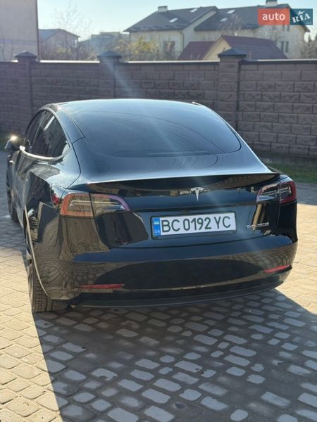 Седан Tesla Model 3 2023 в Львове