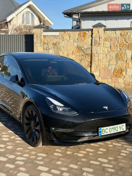 Седан Tesla Model 3 2023 в Львові