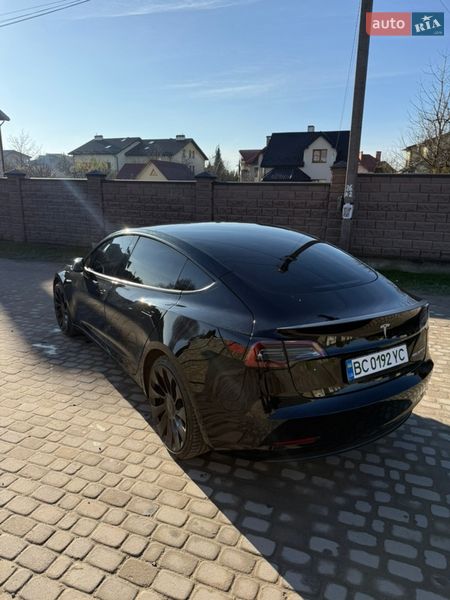 Седан Tesla Model 3 2023 в Львове