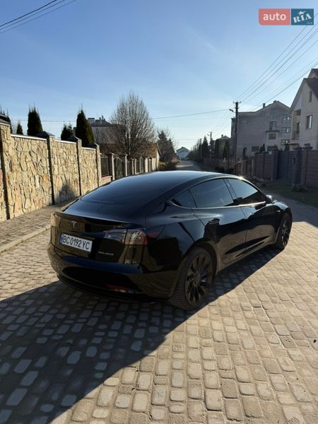 Седан Tesla Model 3 2023 в Львове