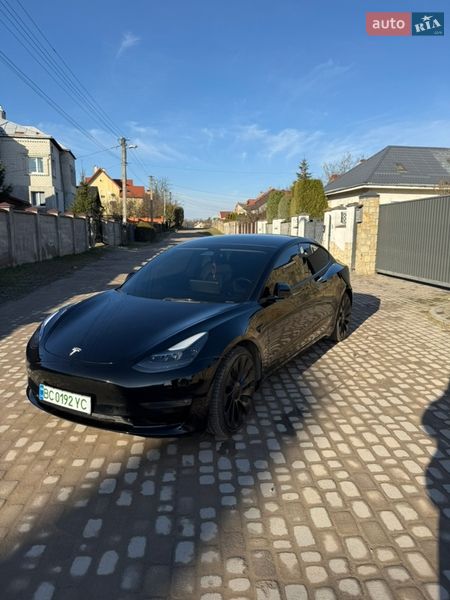 Седан Tesla Model 3 2023 в Львове