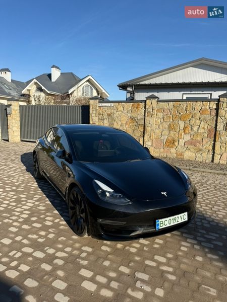 Седан Tesla Model 3 2023 в Львові