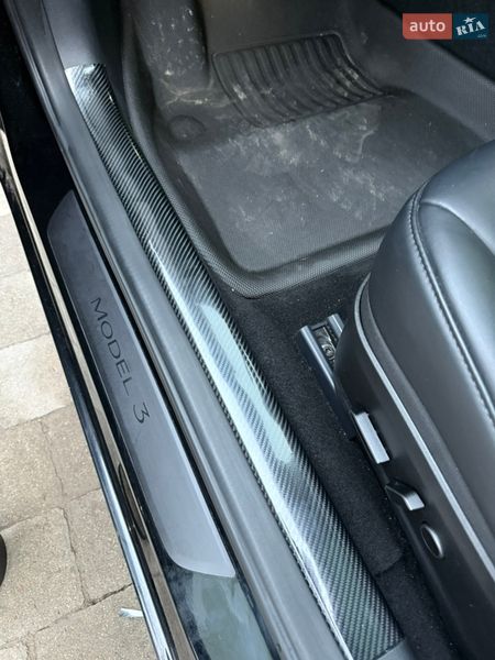 Седан Tesla Model 3 2023 в Львове