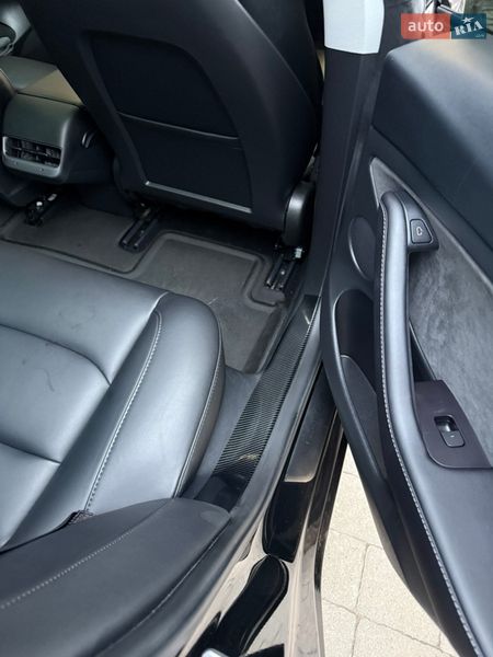Седан Tesla Model 3 2023 в Львове