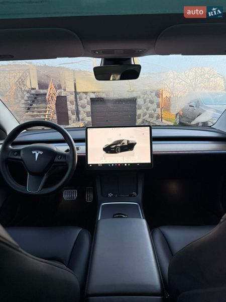 Седан Tesla Model 3 2023 в Львове