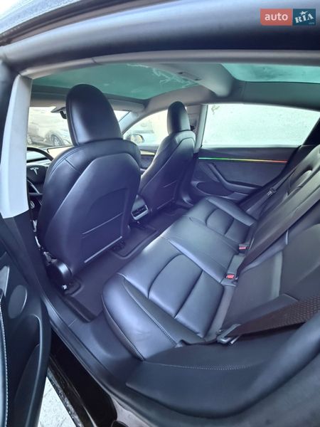 Седан Tesla Model 3 2023 в Львове