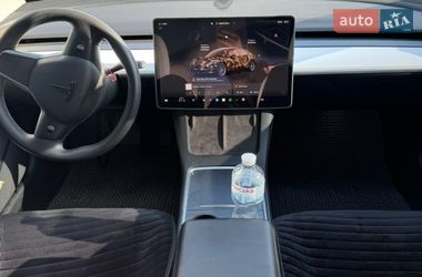 Седан Tesla Model 3 2022 в Киеве