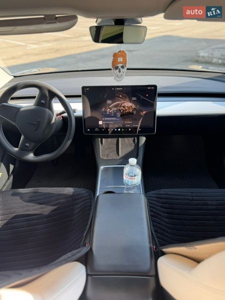 Седан Tesla Model 3 2022 в Києві