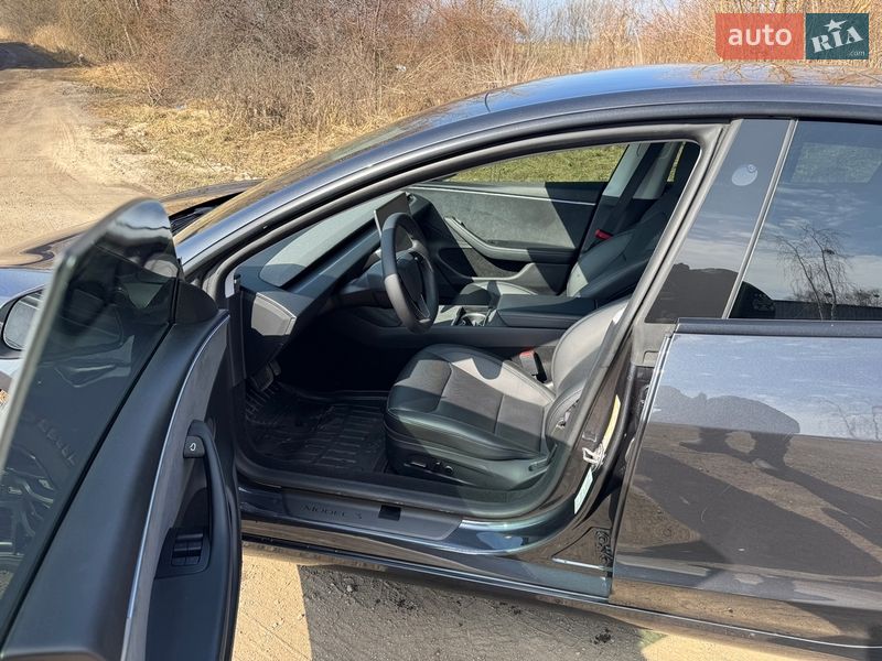 Седан Tesla Model 3 2024 в Києві