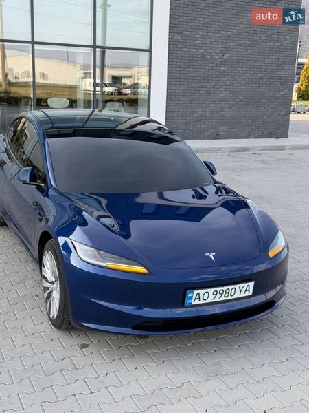 Седан Tesla Model 3 2025 в Хусте