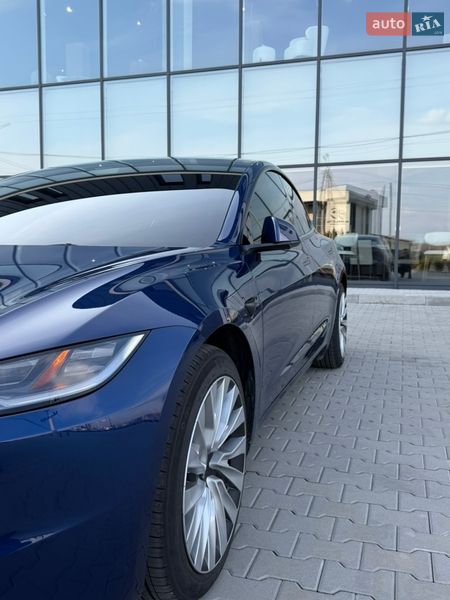 Седан Tesla Model 3 2025 в Хусте