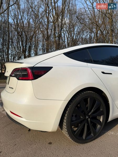 Седан Tesla Model 3 2022 в Львове