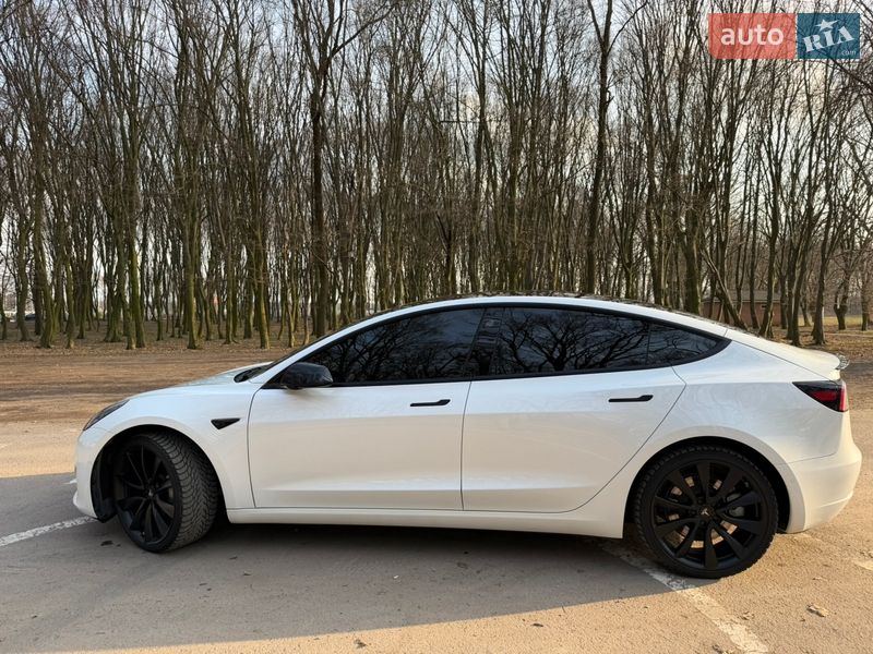 Седан Tesla Model 3 2022 в Львове