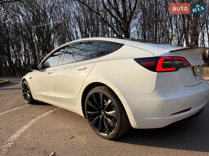 Седан Tesla Model 3 2022 в Львове