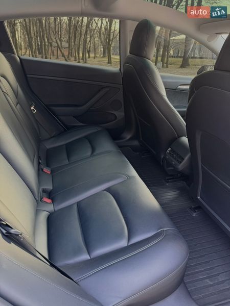 Седан Tesla Model 3 2022 в Львове