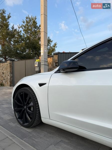 Седан Tesla Model 3 2022 в Львове