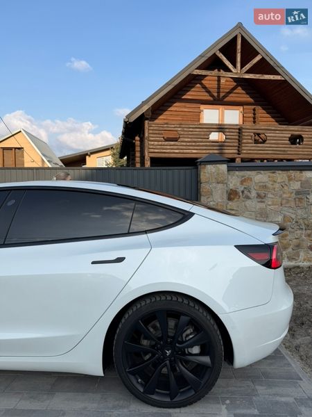 Седан Tesla Model 3 2022 в Львове