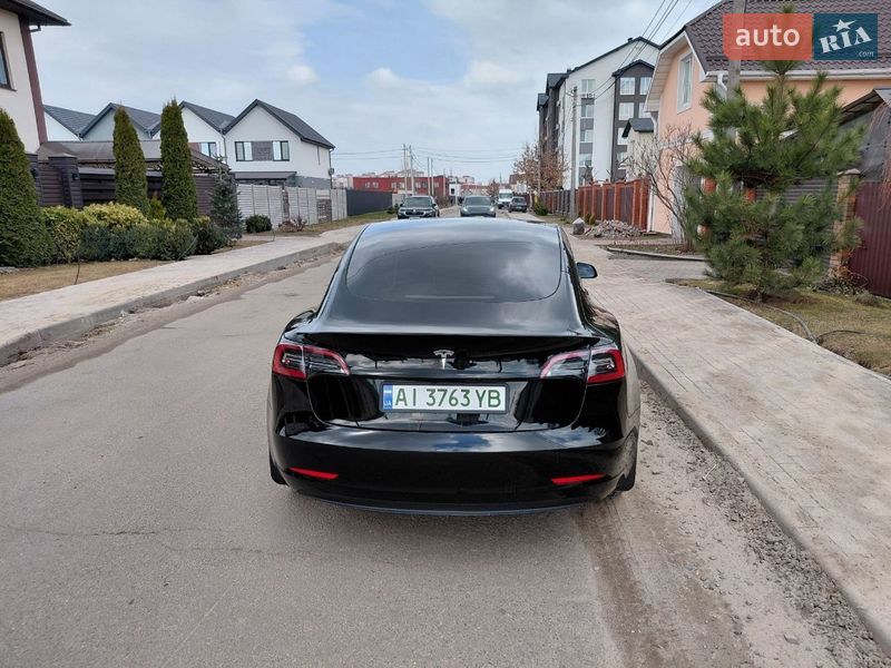 Седан Tesla Model 3 2023 в Киеве