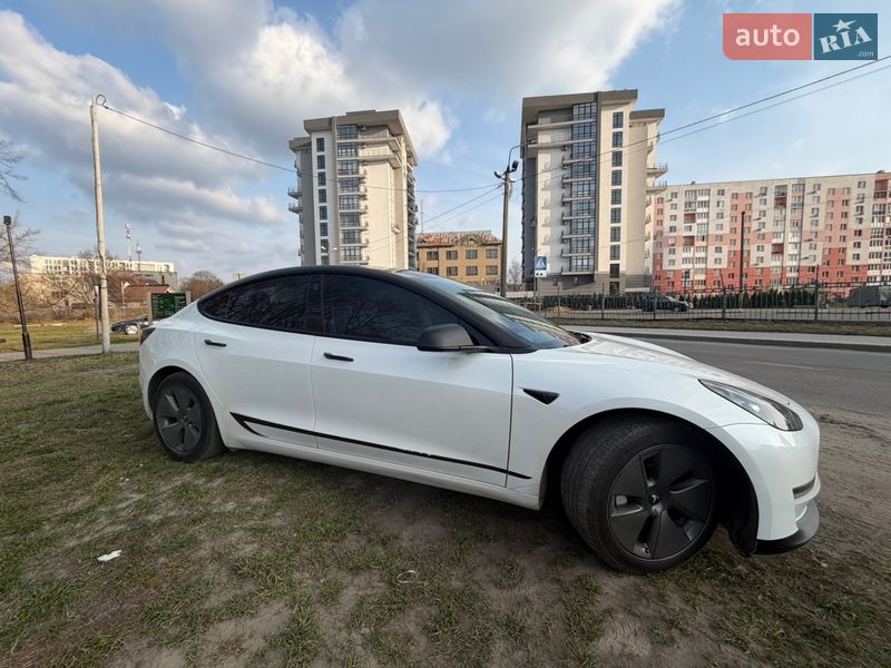 Седан Tesla Model 3 2023 в Львове