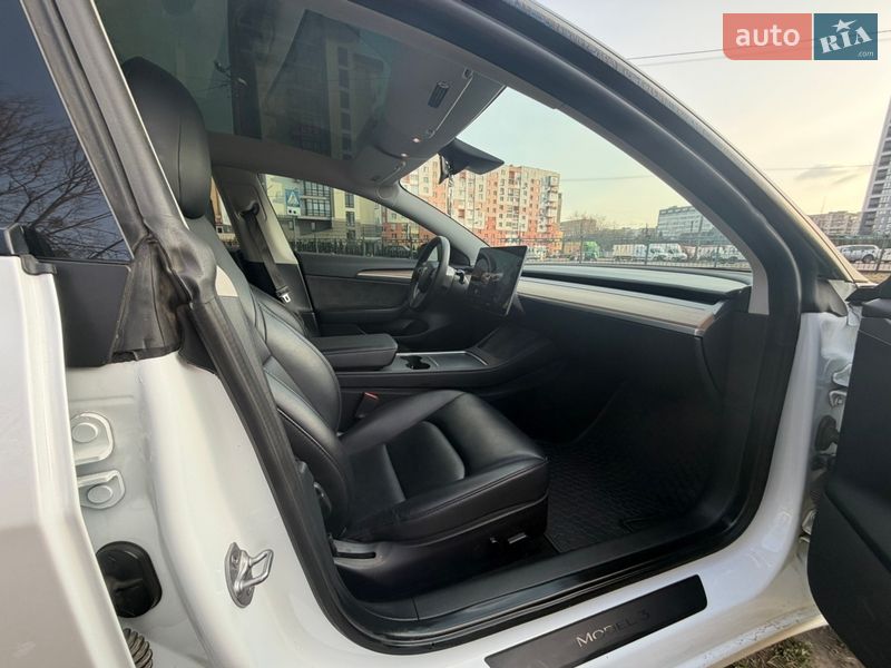 Седан Tesla Model 3 2023 в Львове