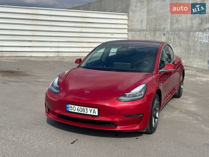 Седан Tesla Model 3 2019 в Львові