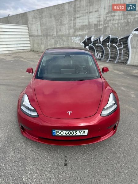 Седан Tesla Model 3 2019 в Львові