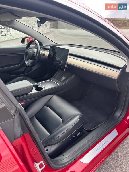 Седан Tesla Model 3 2019 в Львові