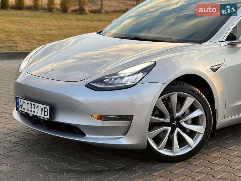 Седан Tesla Model 3 2017 в Луцьку