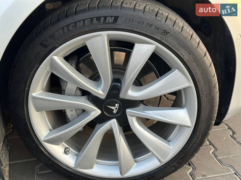 Седан Tesla Model 3 2017 в Луцьку