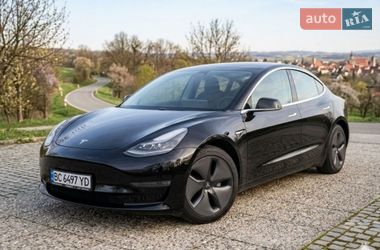 Седан Tesla Model 3 2018 в Львове
