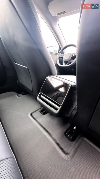 Седан Tesla Model 3 2024 в Костопілі фото 25 Седан Tesla Model 3 2024 в Костопілі