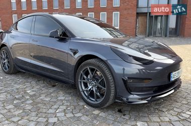 Седан Tesla Model 3 2022 в Днепре