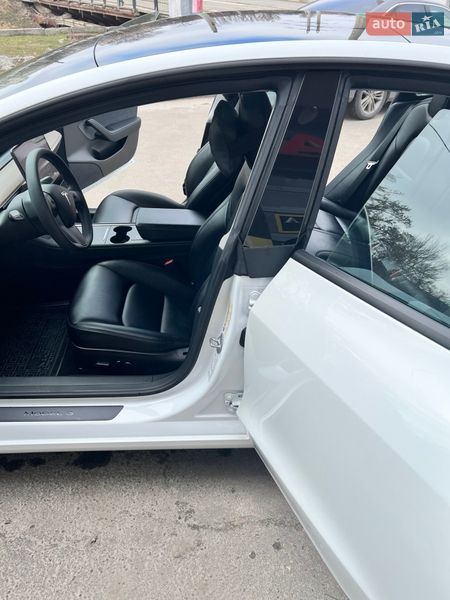 Седан Tesla Model 3 2023 в Луцьку