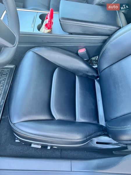 Седан Tesla Model 3 2023 в Луцьку
