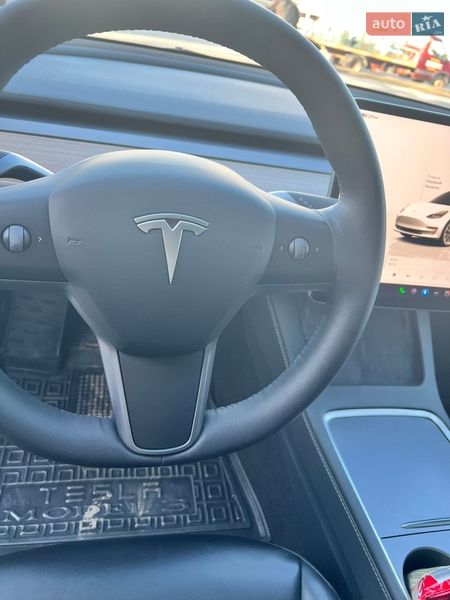 Седан Tesla Model 3 2023 в Луцьку