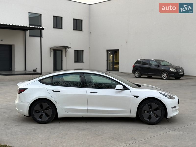 Седан Tesla Model 3 2021 в Луцке
