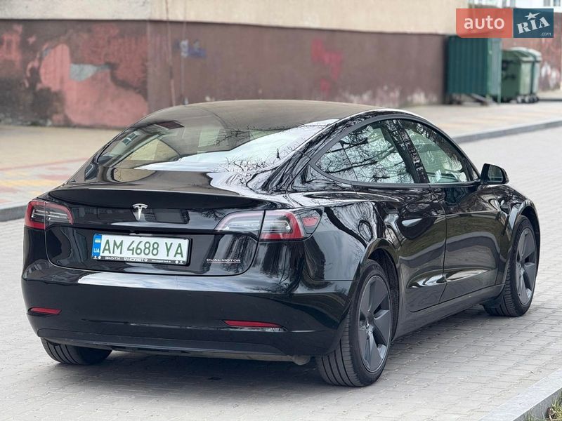 Седан Tesla Model 3 2021 в Звягелі