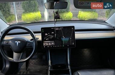 Седан Tesla Model 3 2019 в Львове