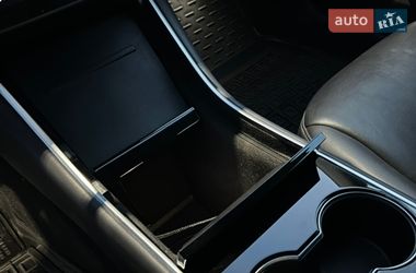 Седан Tesla Model 3 2019 в Львове