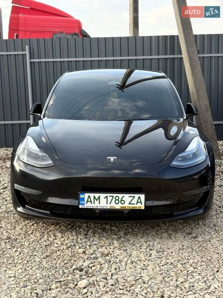 Седан Tesla Model 3 2022 в Івано-Франківську