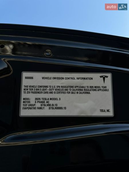 Седан Tesla Model 3 2024 в Черновцах